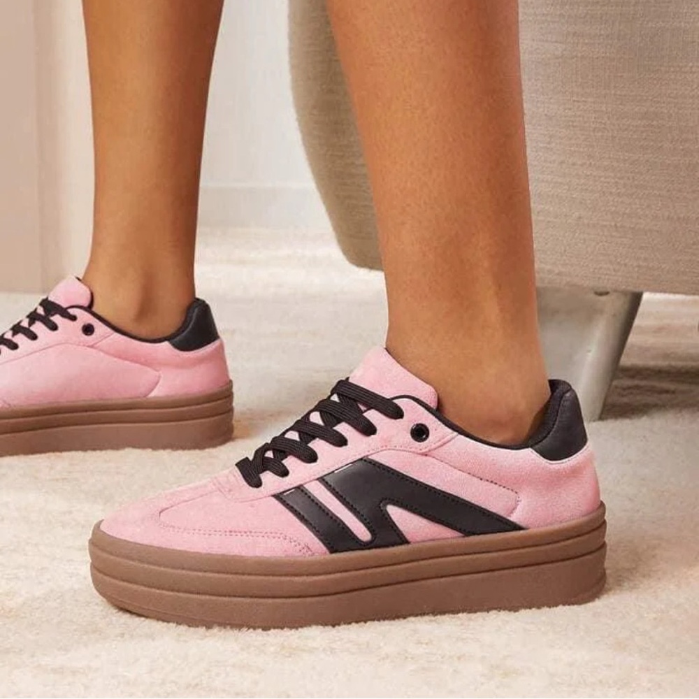 Size 8 women’s pink shoes